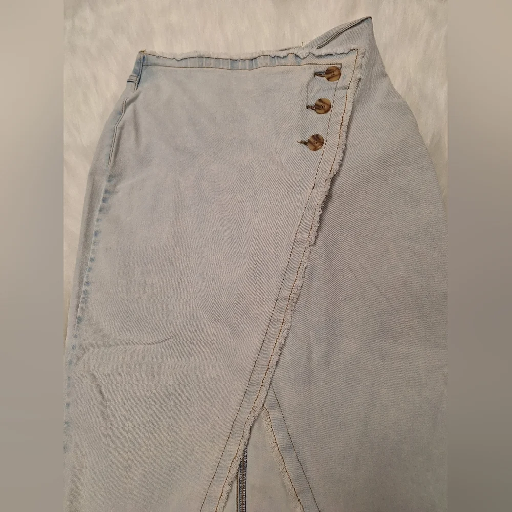 Sincerely Jules asymmetrical skirt- light blue with frayed hems- NWT - Picture 4 of 4